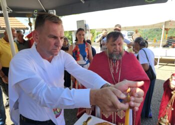 Кумовао у родном мјесту: Начелник Гајић на слави храма у Мезграји