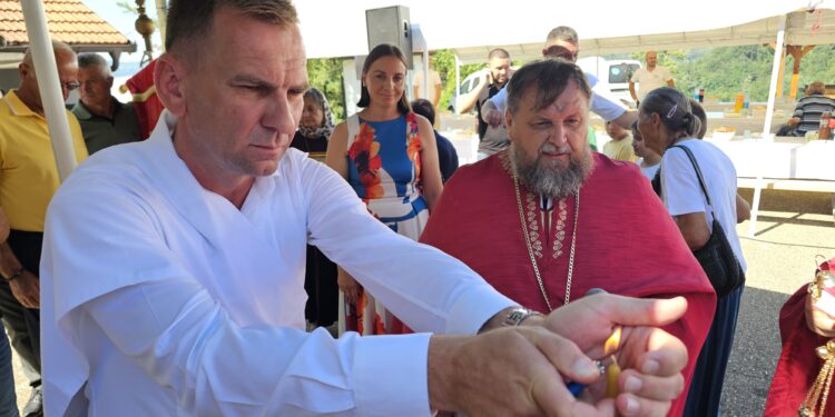 Кумовао у родном мјесту: Начелник Гајић на слави храма у Мезграји