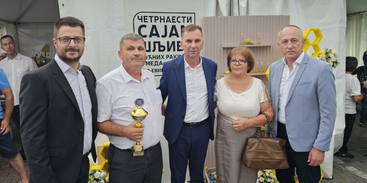 Уручене награде побједницима сајма у Угљевику: Најбоља шљивовица из Аранђеловца