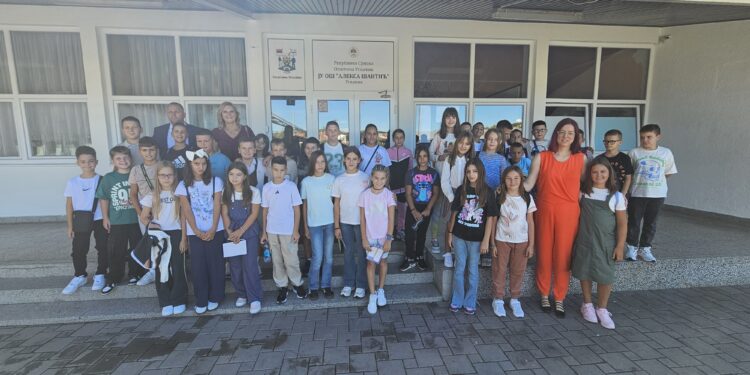 „НОВО РУХО“ угљевичке школе „Алекса Шантић“: Ђацима све да буде потаман