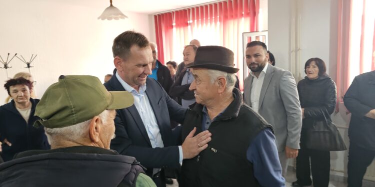 473 угљевичка пензионера добило по 100 КМ: Општина дарује најстарије