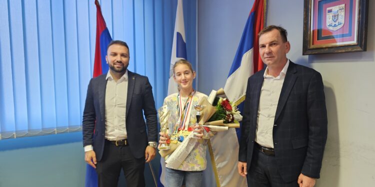 Пријем у општини Угљевик: Пажња, почаст и дарови за шампионку Данијелу Марковић