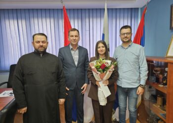 Начелник Гајић наградио побједницу пливања за Богојављенски крст: Јованин успјех-понос Угљевика