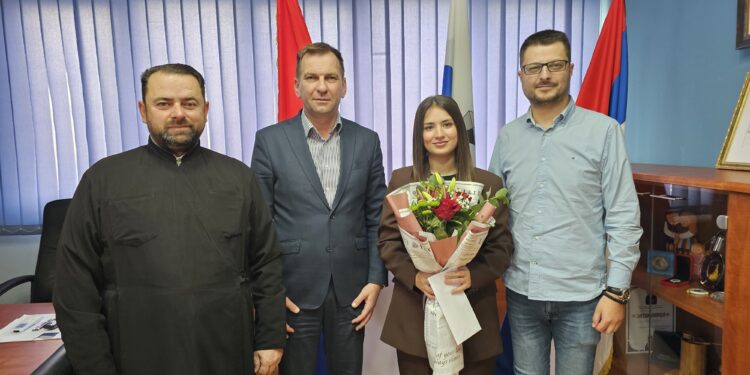 Начелник Гајић наградио побједницу пливања за Богојављенски крст: Јованин успјех-понос Угљевика