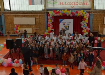 Дјечији хор „Врапчићи“ разњежио Угљевик: Више од 400 малишана пјевало у глас!