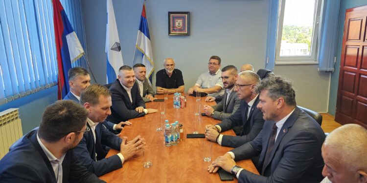 Министар Остојић у Угљевику: Састанак са руководством општине Угљевик и Борачком организацијом