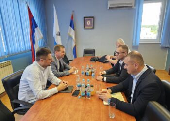 Гајић и Поповић са руководством „Електро-Бијељине“: Наставак улагања у модернизацију електромреже у Угљевику