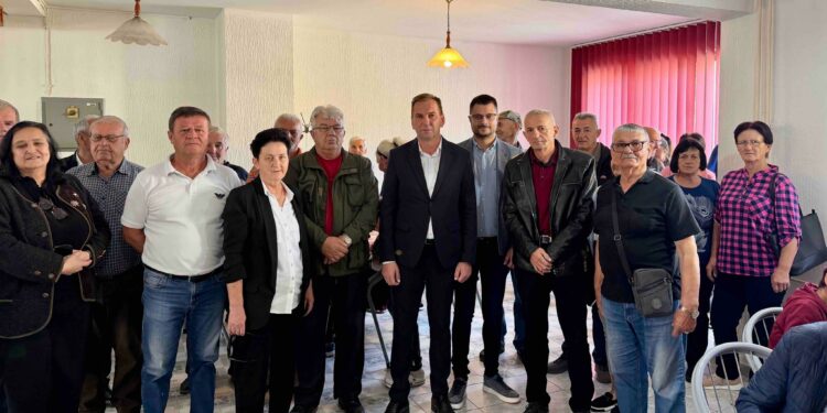 Начелник општине уручио једнократну помоћ за 440 пензионера