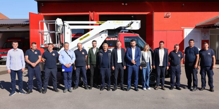 Нова опрема за ефикасније дјеловање Ватрогасно-спасилачке јединице Угљевик
